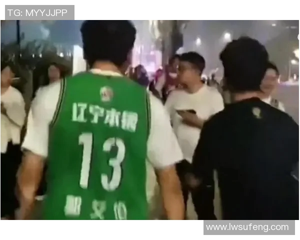 重庆篮球队的速度之争引发热议球迷观点各异引发关注与讨论 重庆篮球队的速度之争引发热议球迷观点各异引发关注与讨论