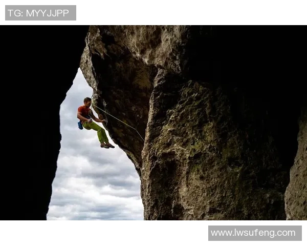 成都攀岩队快攻战术解析与攀岩热点的深度探讨